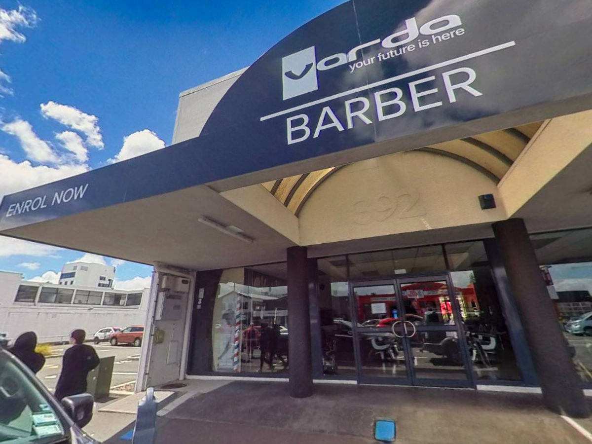 virtual tour of Varda Barber